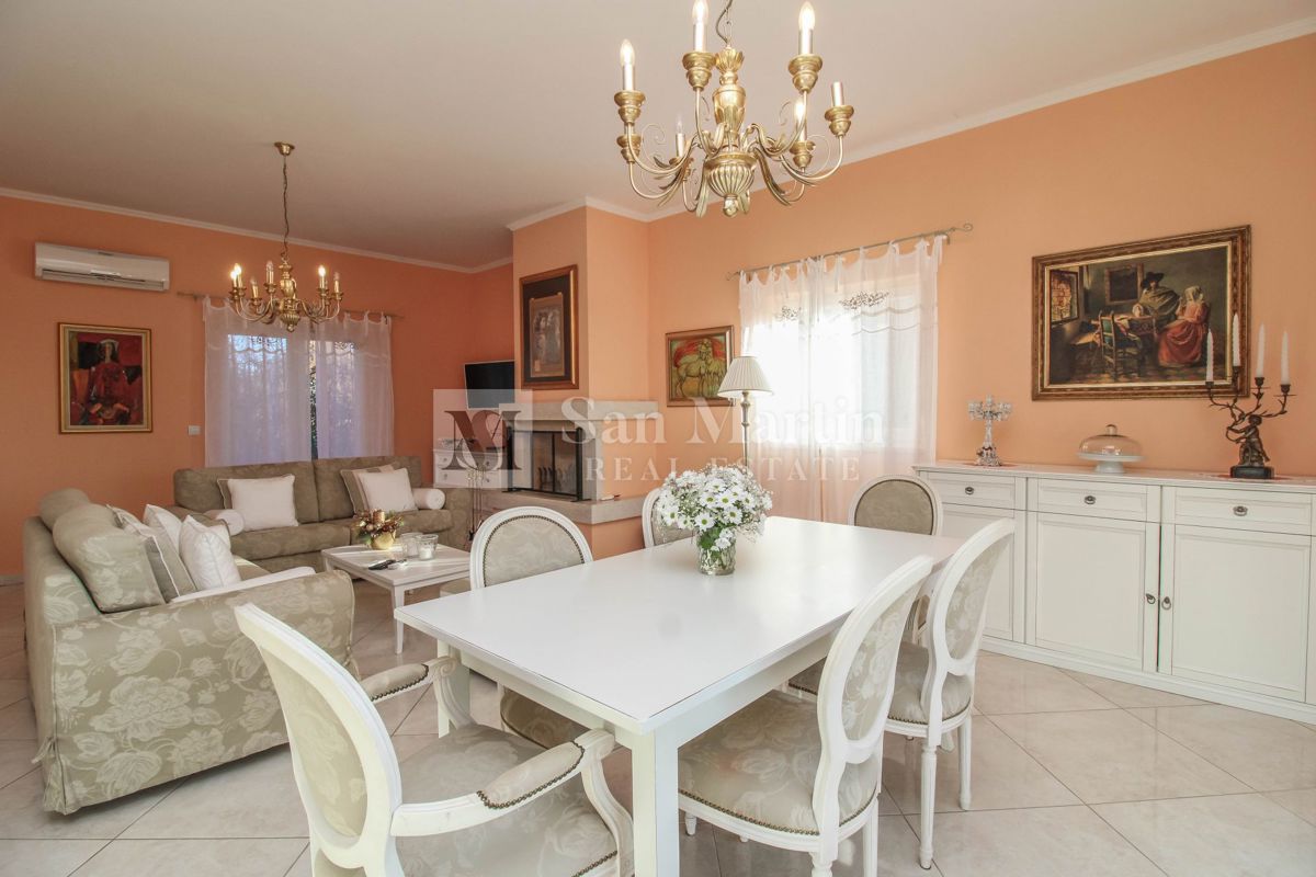 PARENZO - Casa eccezionale con piscina e giardino recintato