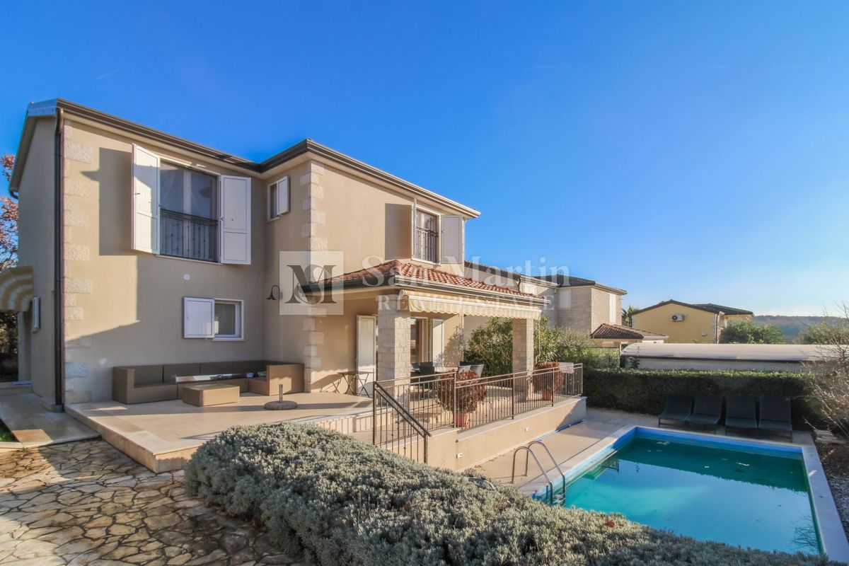 PARENZO - Casa eccezionale con piscina e giardino recintato