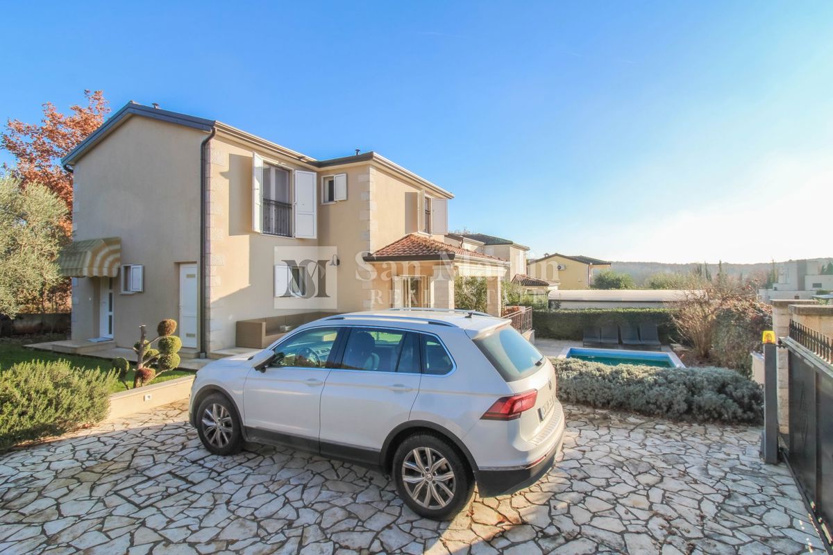 PARENZO - Casa eccezionale con piscina e giardino recintato