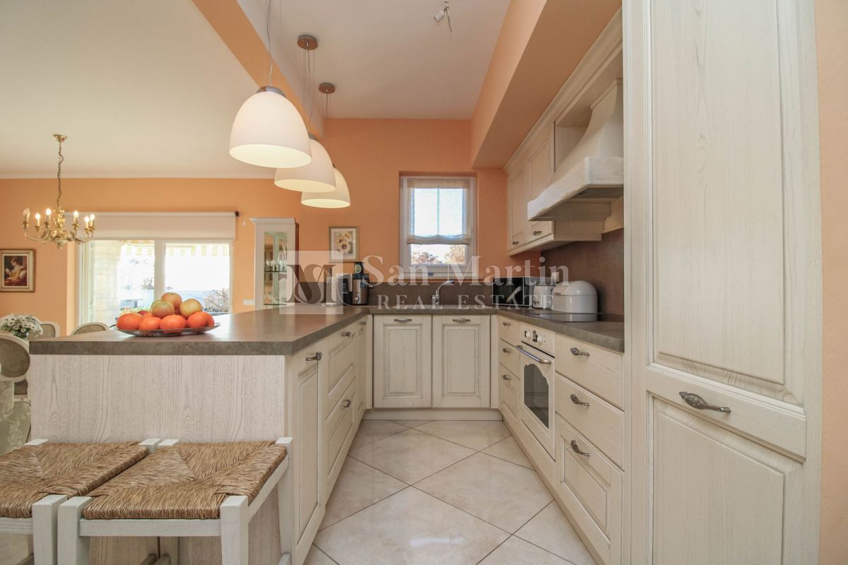 PARENZO - Casa eccezionale con piscina e giardino recintato