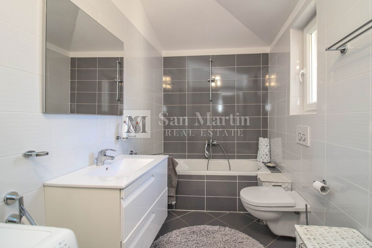 PARENZO - Casa eccezionale con piscina e giardino recintato