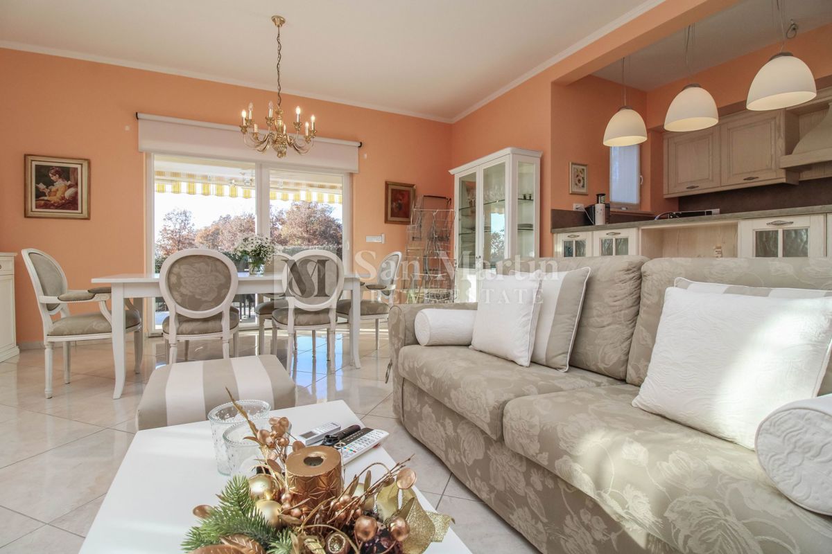 PARENZO - Casa eccezionale con piscina e giardino recintato