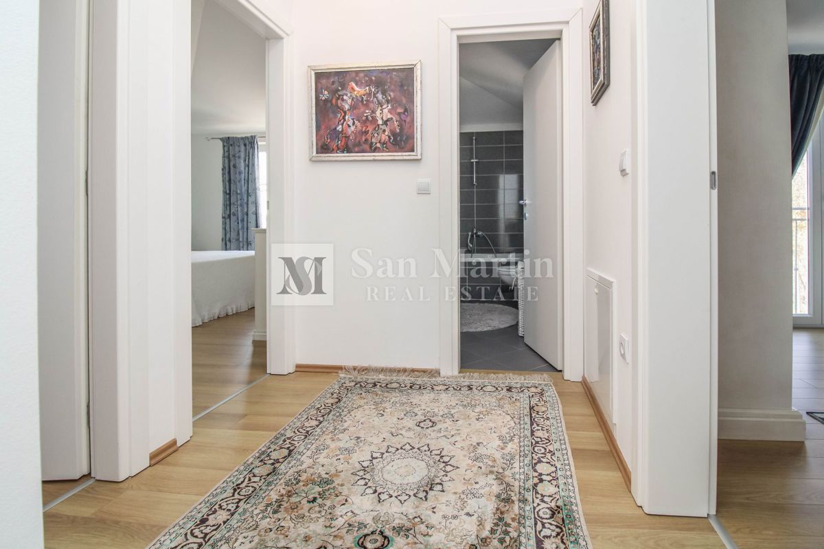 PARENZO - Casa eccezionale con piscina e giardino recintato