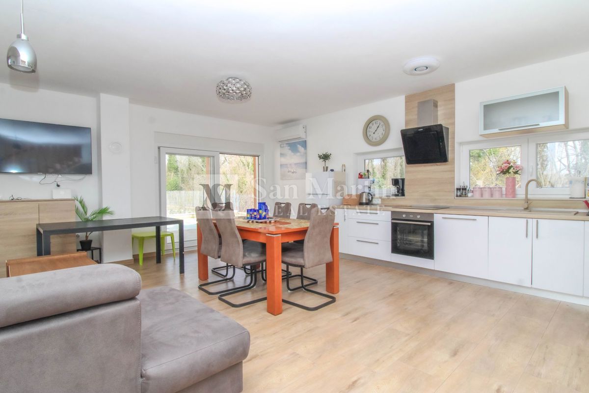 Parenzo, nuova costruzione moderna in una posizione tranquilla