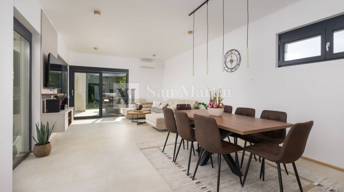 Rovigno, dintorni - bellissima casa nuova con piscina