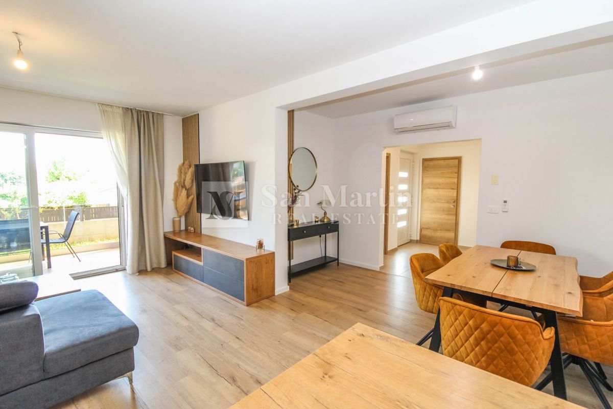 Parenzo, casa bifamiliare in una posizione tranquilla.