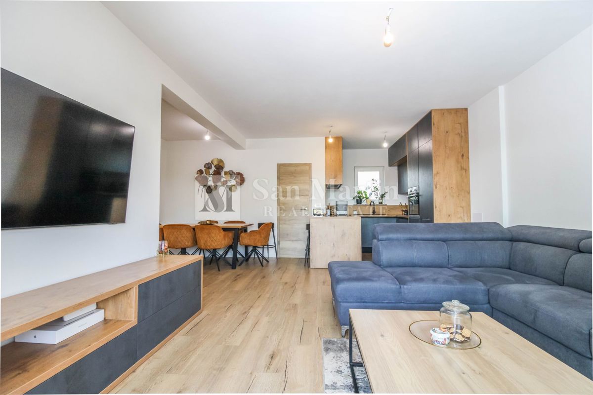 Parenzo, casa bifamiliare in una posizione tranquilla.