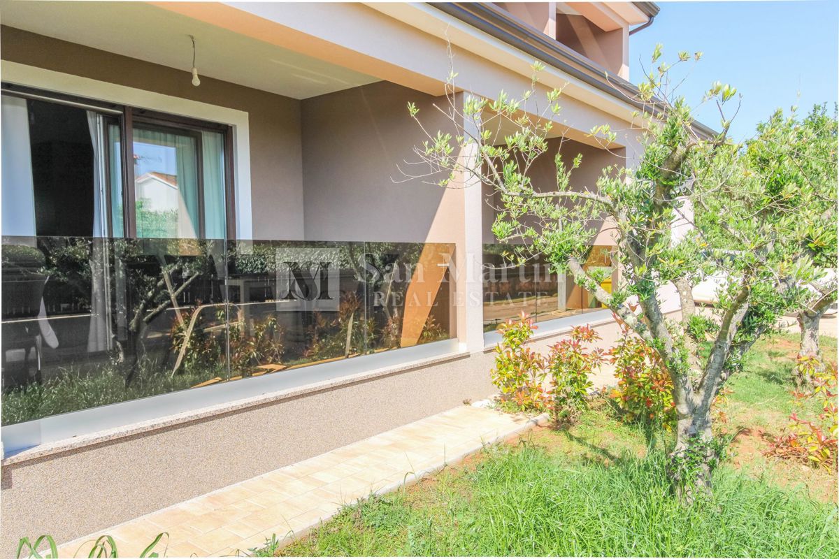 Parenzo, casa bifamiliare in una posizione tranquilla.