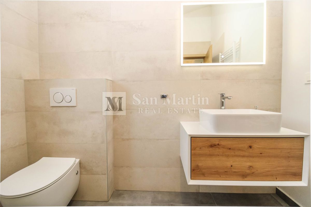 Parenzo, casa bifamiliare in una posizione tranquilla.