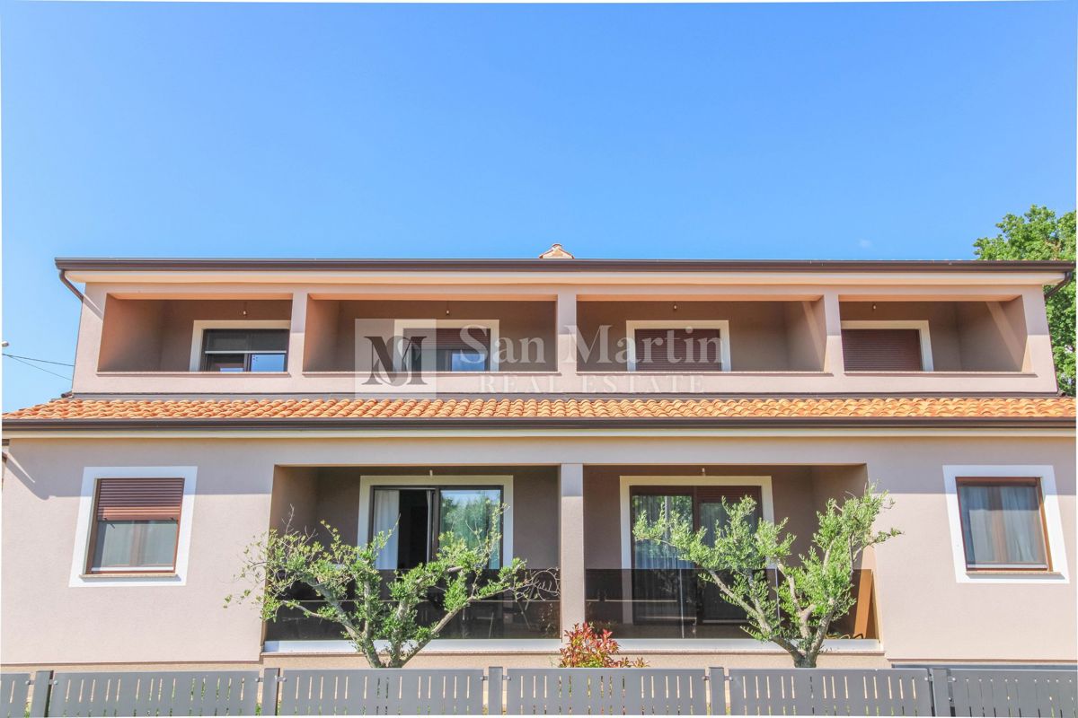 Parenzo, casa bifamiliare in una posizione tranquilla.