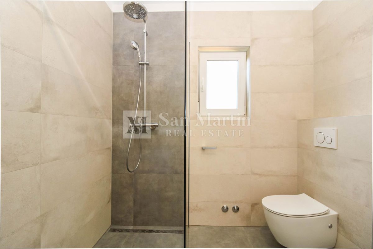 Parenzo, casa bifamiliare in una posizione tranquilla.