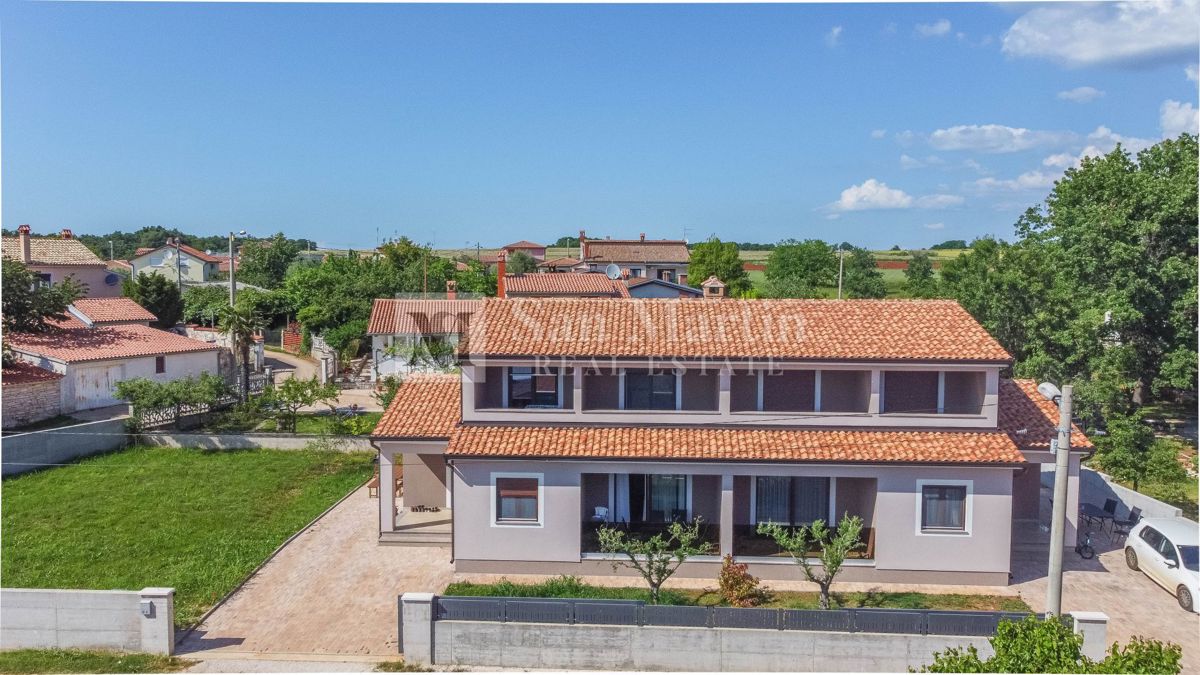 Parenzo, casa bifamiliare in una posizione tranquilla.