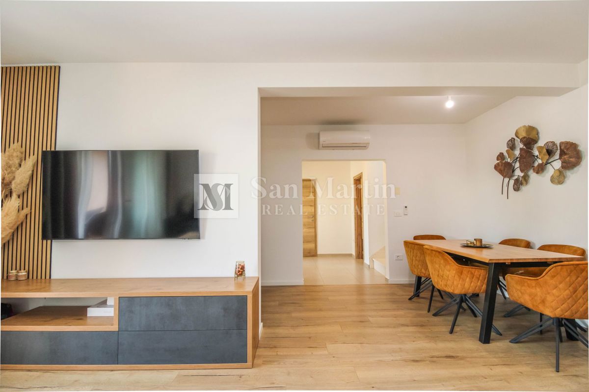 Parenzo, casa bifamiliare in una posizione tranquilla.