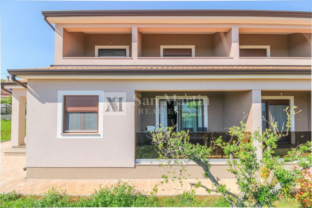 Parenzo, casa bifamiliare in una posizione tranquilla.