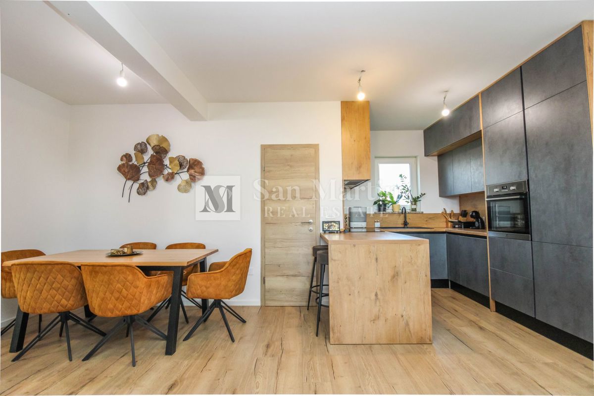 Parenzo, casa bifamiliare in una posizione tranquilla.