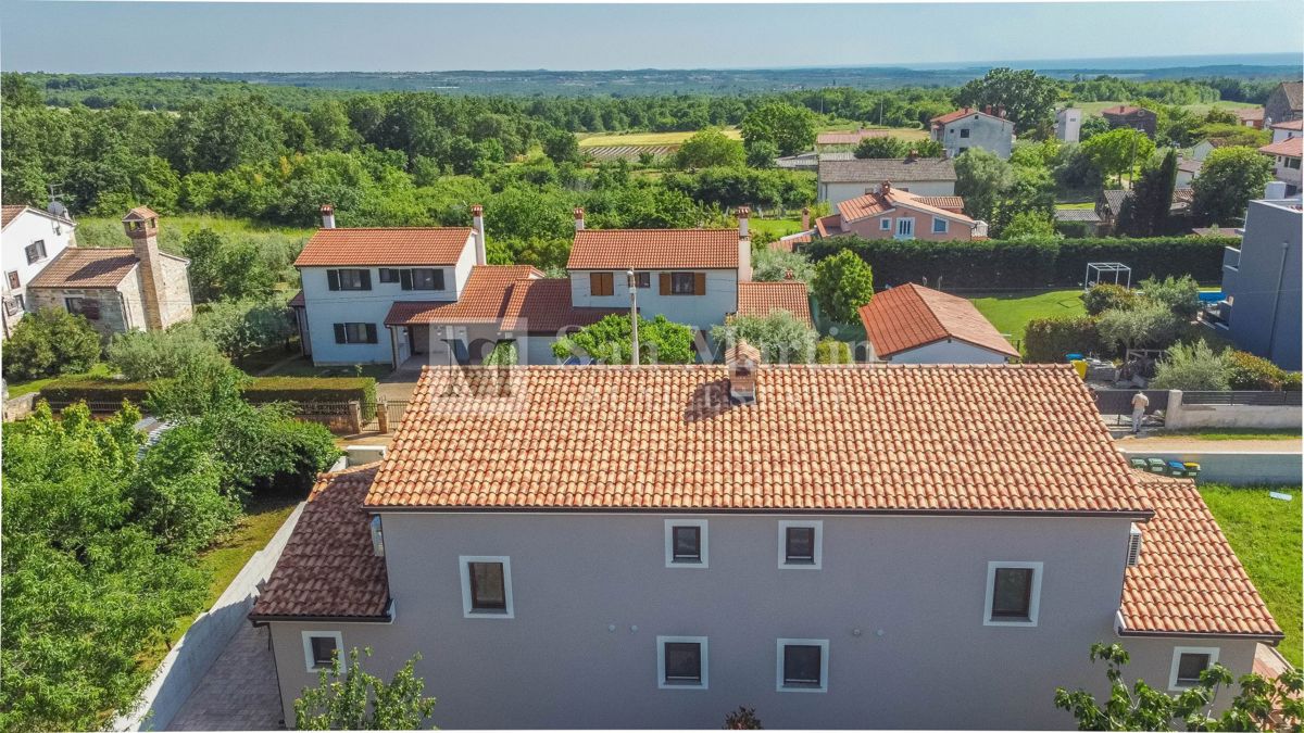Parenzo, casa bifamiliare in una posizione tranquilla.
