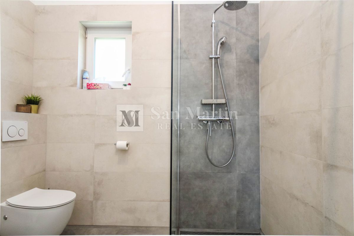 Parenzo, casa bifamiliare in una posizione tranquilla.