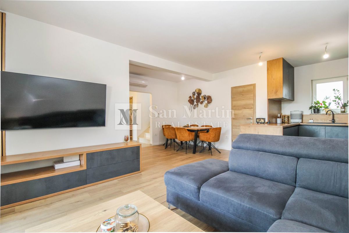 Parenzo, casa bifamiliare in una posizione tranquilla.