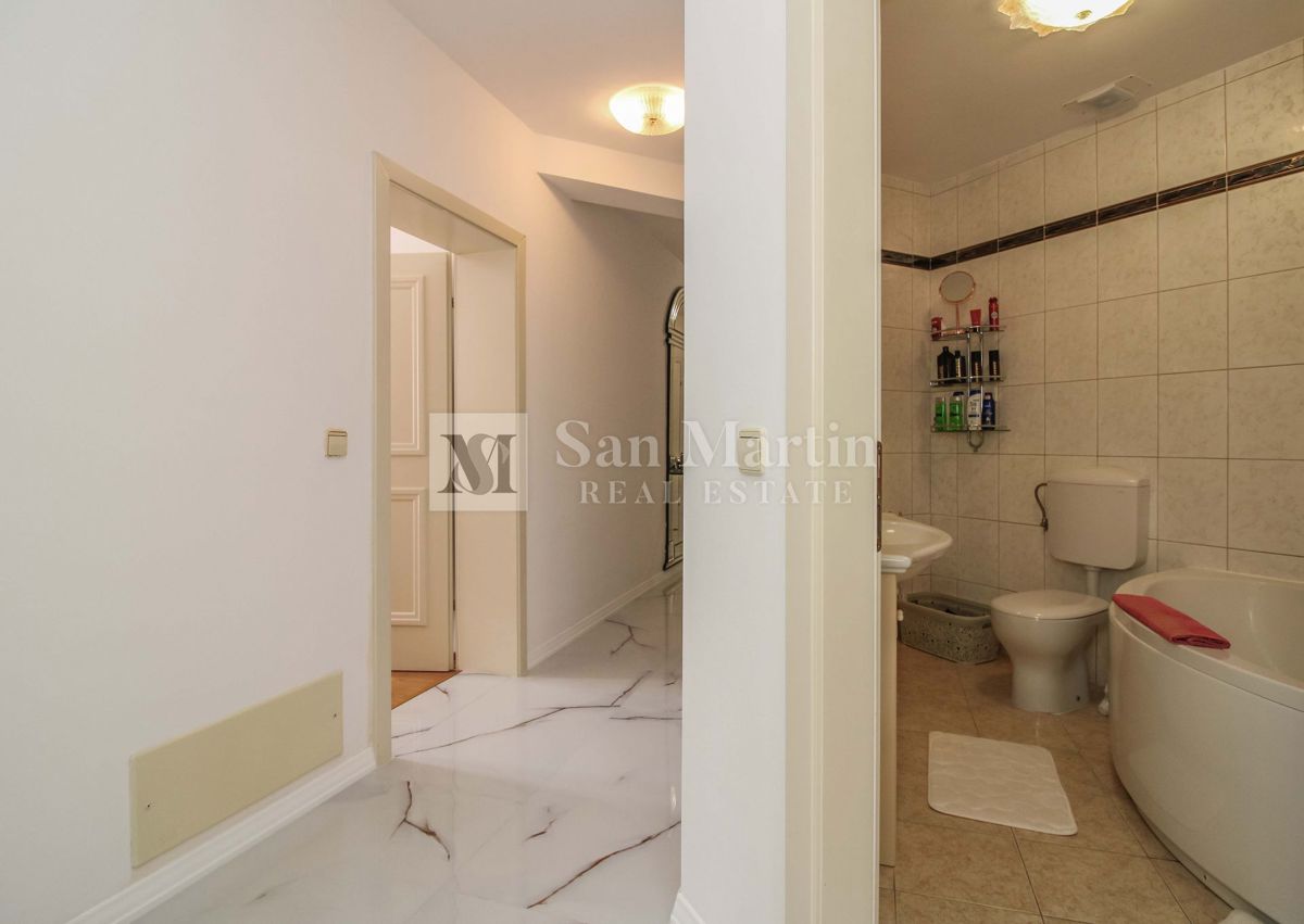 PARENZO - POSIZIONE RICERCATA - 200 M DAL MARE