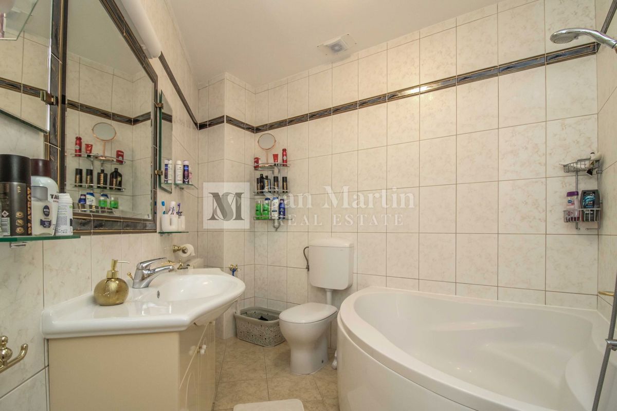 PARENZO - POSIZIONE RICERCATA - 200 M DAL MARE