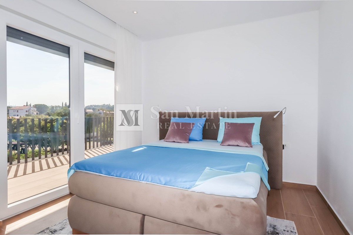 Parenzo, dintorni, Casa moderna con piscina