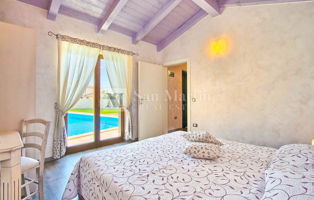 Parenzo, dintorni - una bellissima villa in pietra con piscina