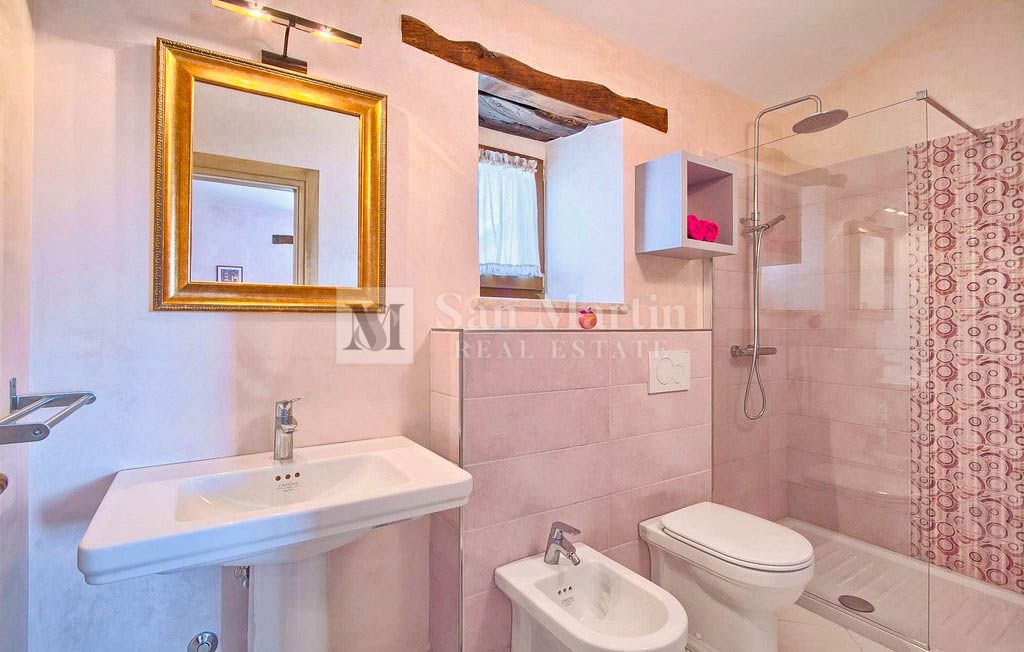 Parenzo, dintorni - una bellissima villa in pietra con piscina