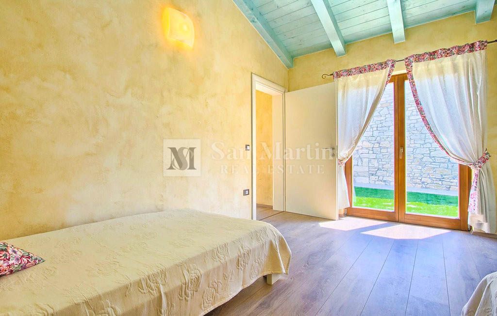 Parenzo, dintorni - una bellissima villa in pietra con piscina