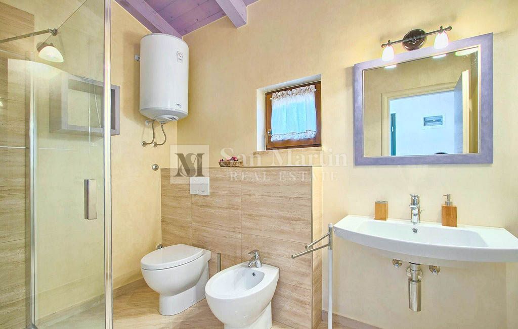 Parenzo, dintorni - una bellissima villa in pietra con piscina