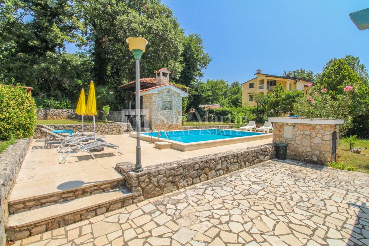 Parenzo, dintorni - casa con 5 unità in ottima posizione