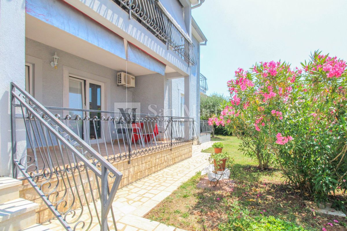 Parenzo, dintorni - casa con 5 unità in ottima posizione