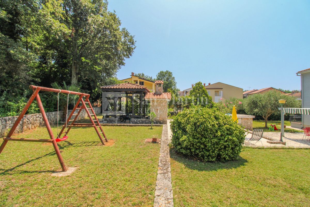 Parenzo, dintorni - casa con 5 unità in ottima posizione