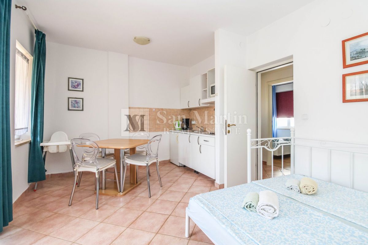 Parenzo, dintorni - casa con 5 unità in ottima posizione