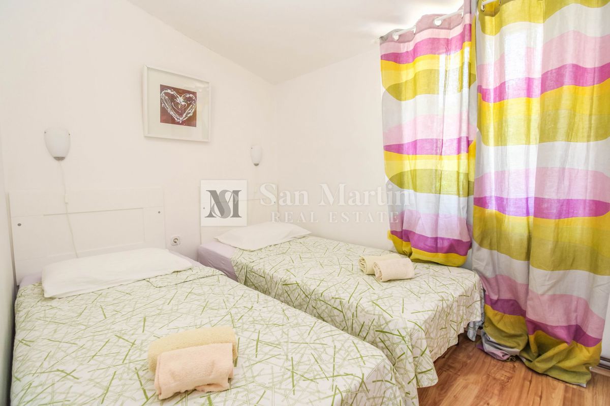 Parenzo, dintorni - casa con 5 unità in ottima posizione