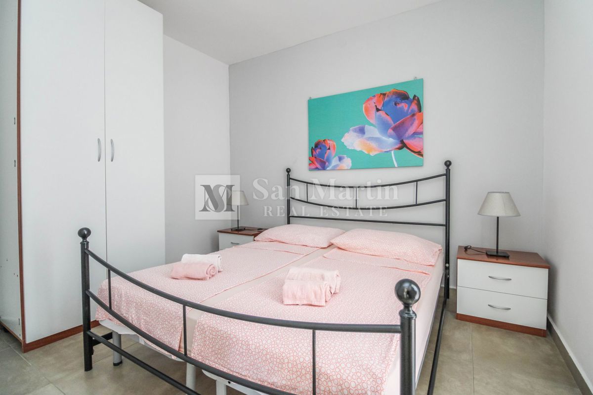 Parenzo, dintorni - casa con 5 unità in ottima posizione