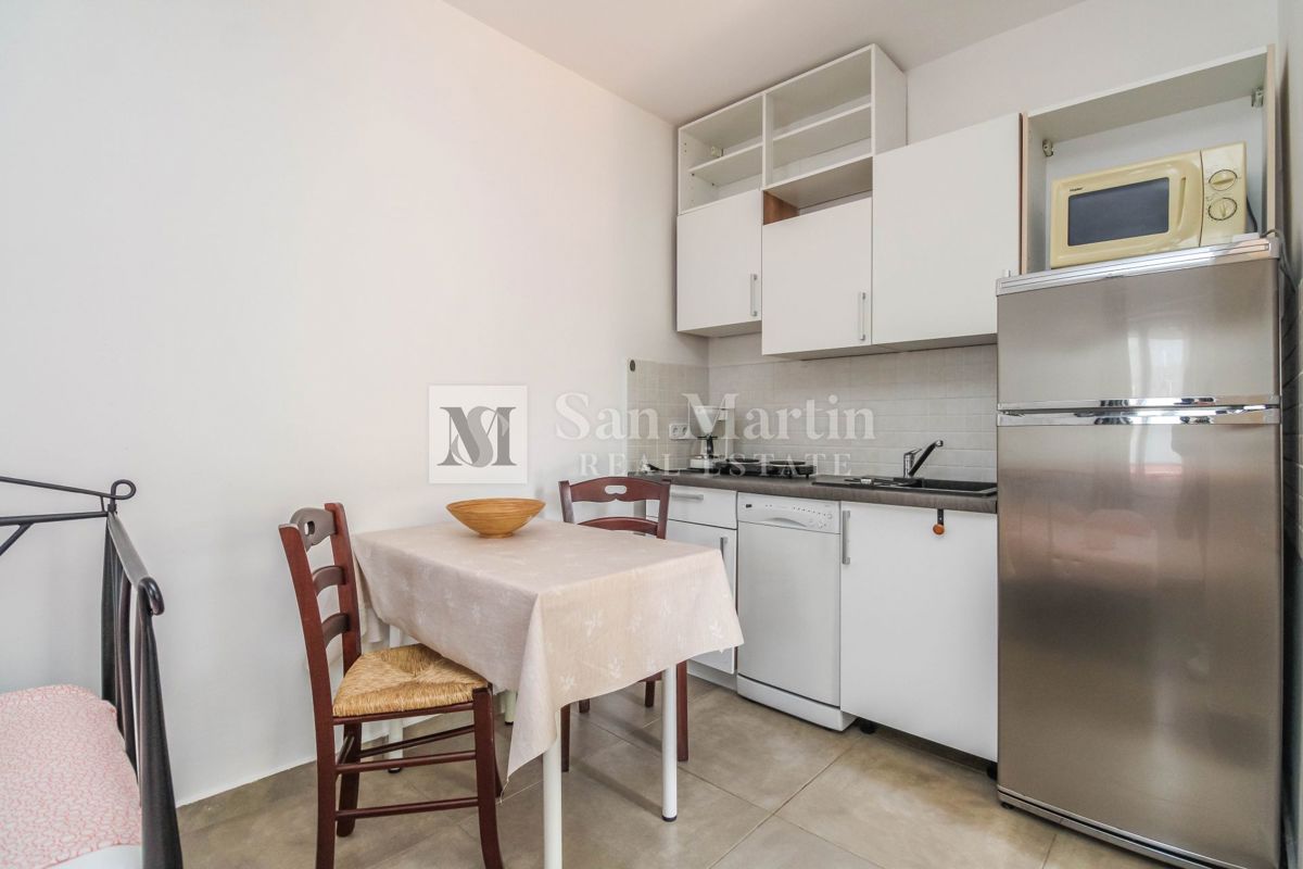 Parenzo, dintorni - casa con 5 unità in ottima posizione