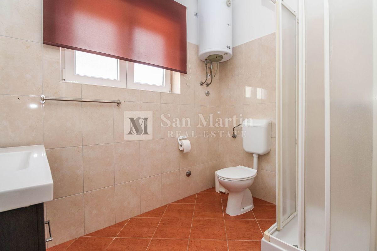 Parenzo, dintorni - casa con 5 unità in ottima posizione