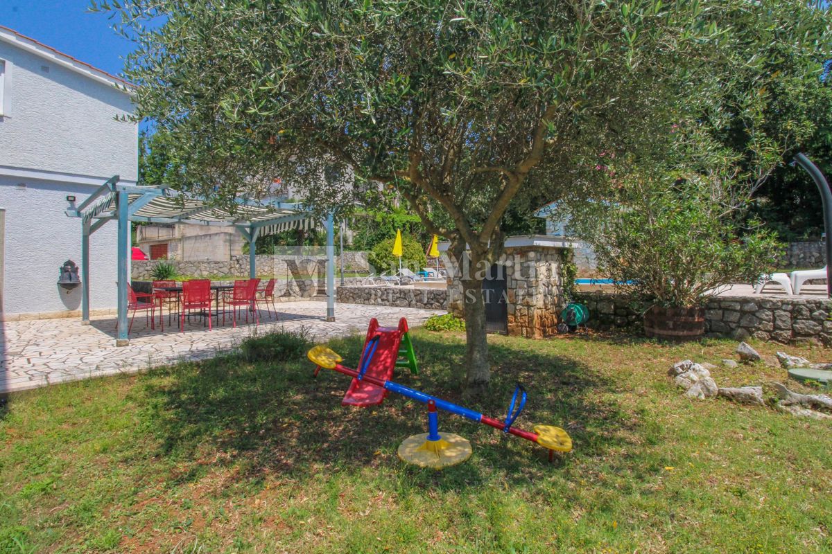 Parenzo, dintorni - casa con 5 unità in ottima posizione
