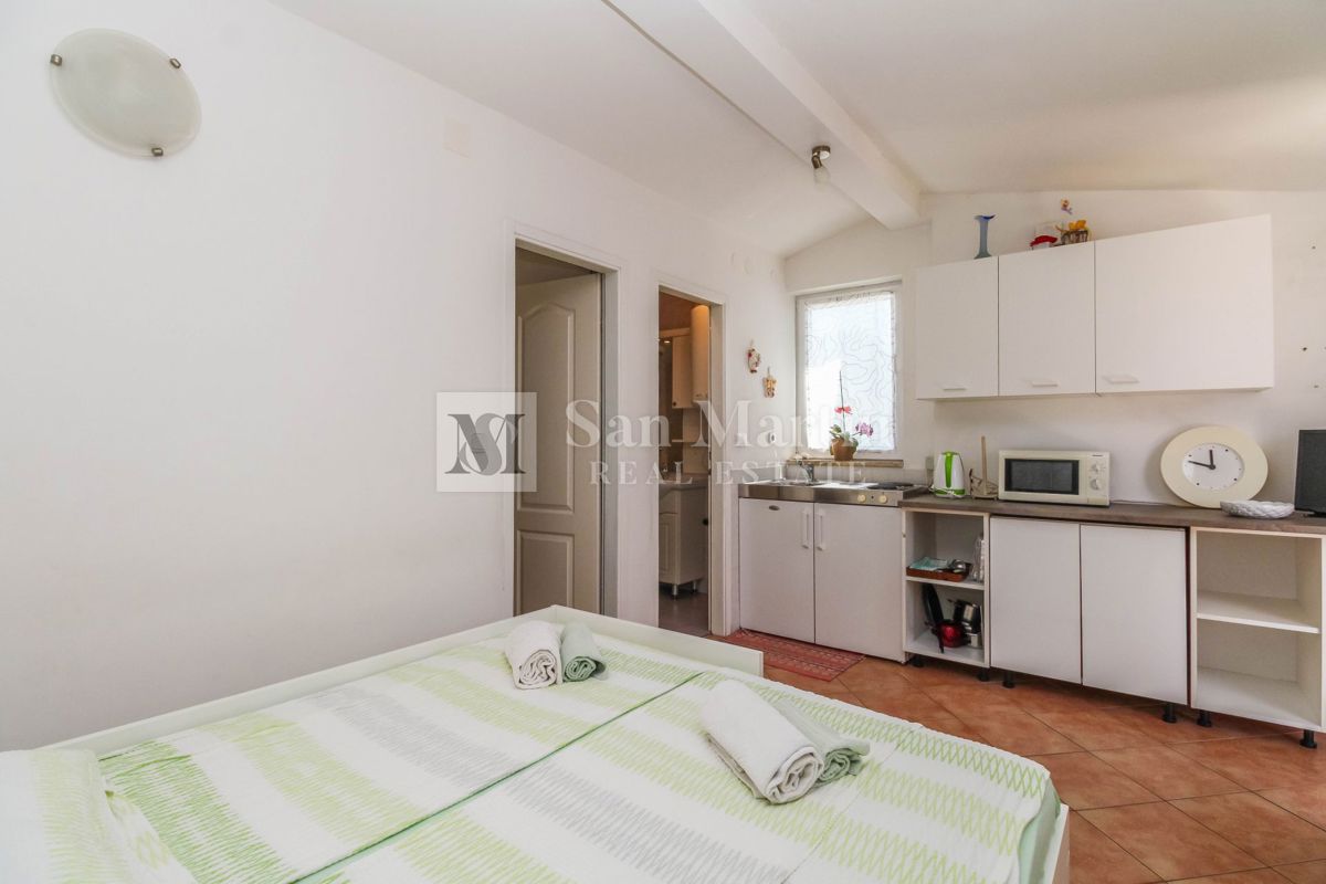 Parenzo, dintorni - casa con 5 unità in ottima posizione