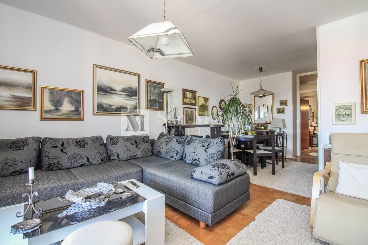 Parenzo, centro – Appartamento con vista mare vicino alle spiagge