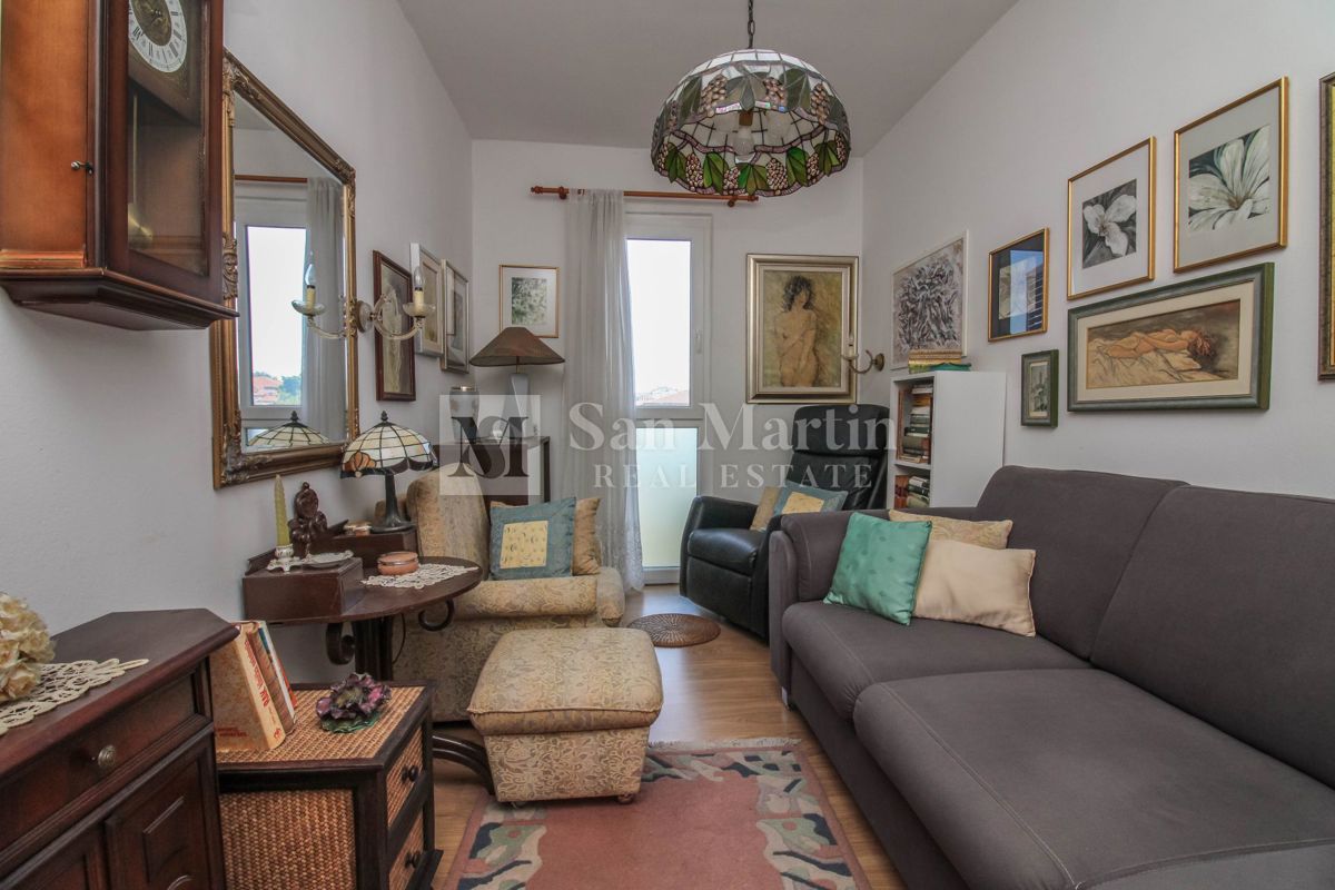 Parenzo, centro – Appartamento con vista mare vicino alle spiagge