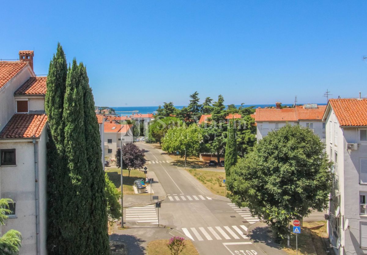 Parenzo, centro – Appartamento con vista mare vicino alle spiagge