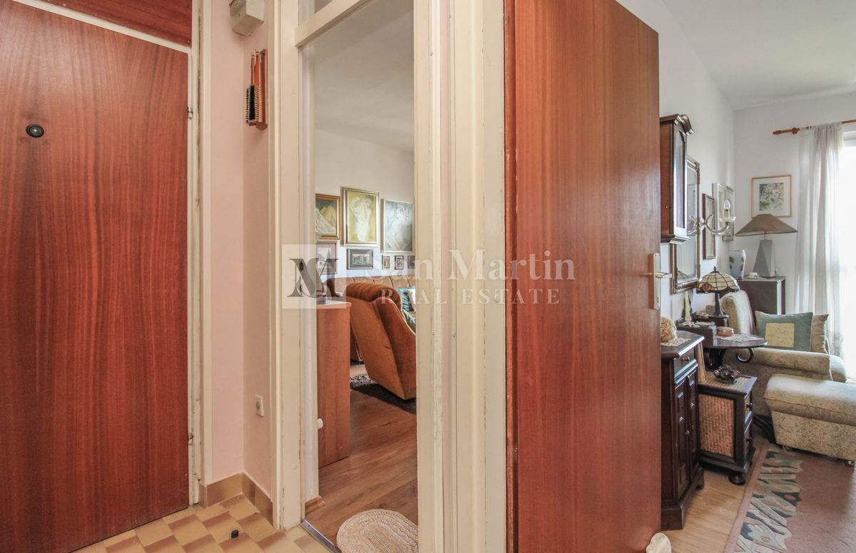 Parenzo, centro – Appartamento con vista mare vicino alle spiagge