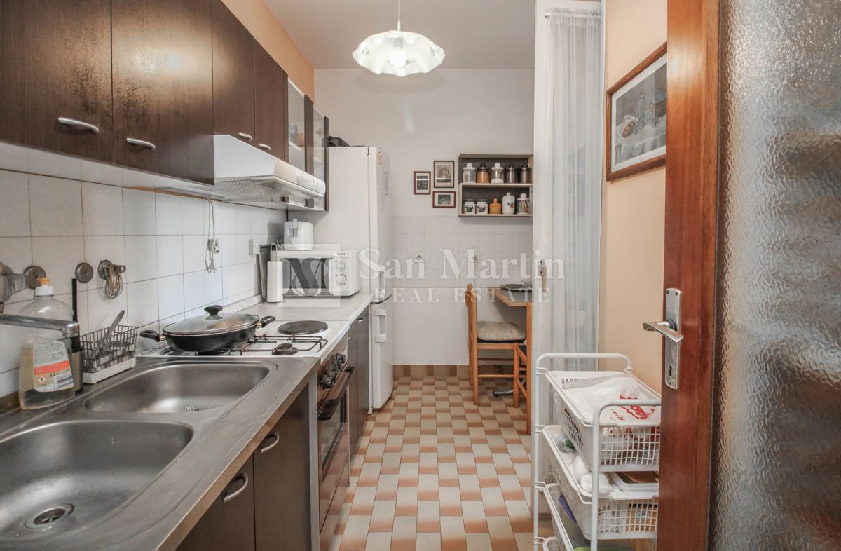 Parenzo, centro – Appartamento con vista mare vicino alle spiagge