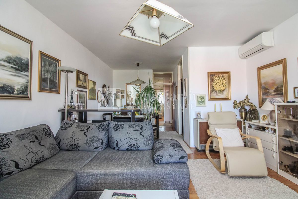 Parenzo, centro – Appartamento con vista mare vicino alle spiagge