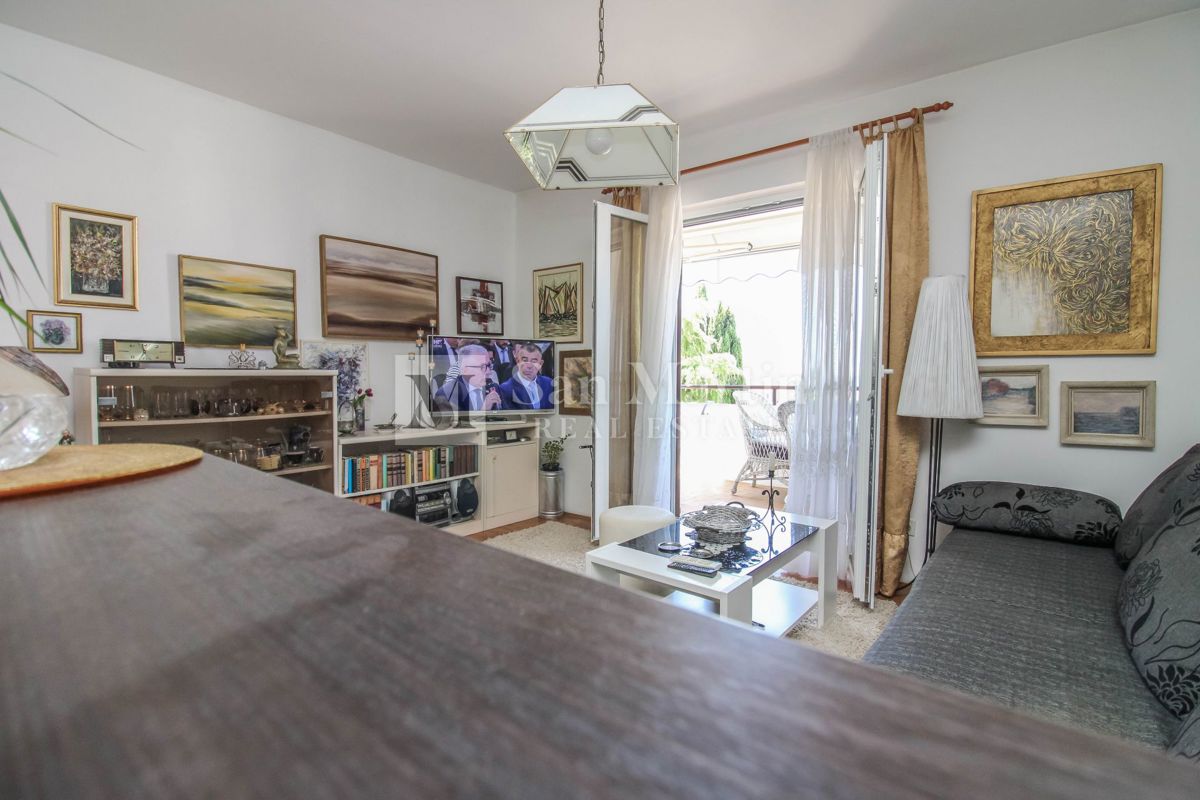 Parenzo, centro – Appartamento con vista mare vicino alle spiagge