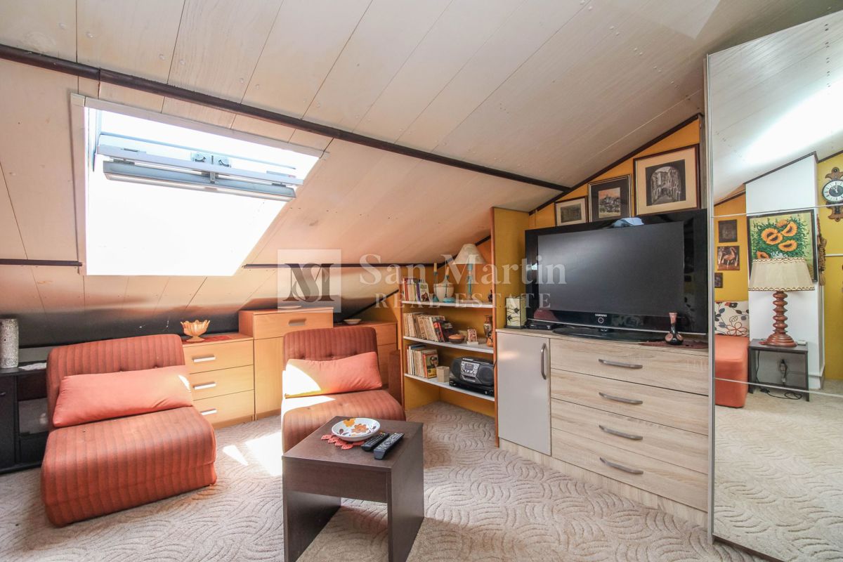 Parenzo, centro – Appartamento con vista mare vicino alle spiagge