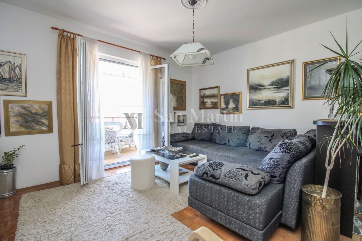 Parenzo, centro – Appartamento con vista mare vicino alle spiagge