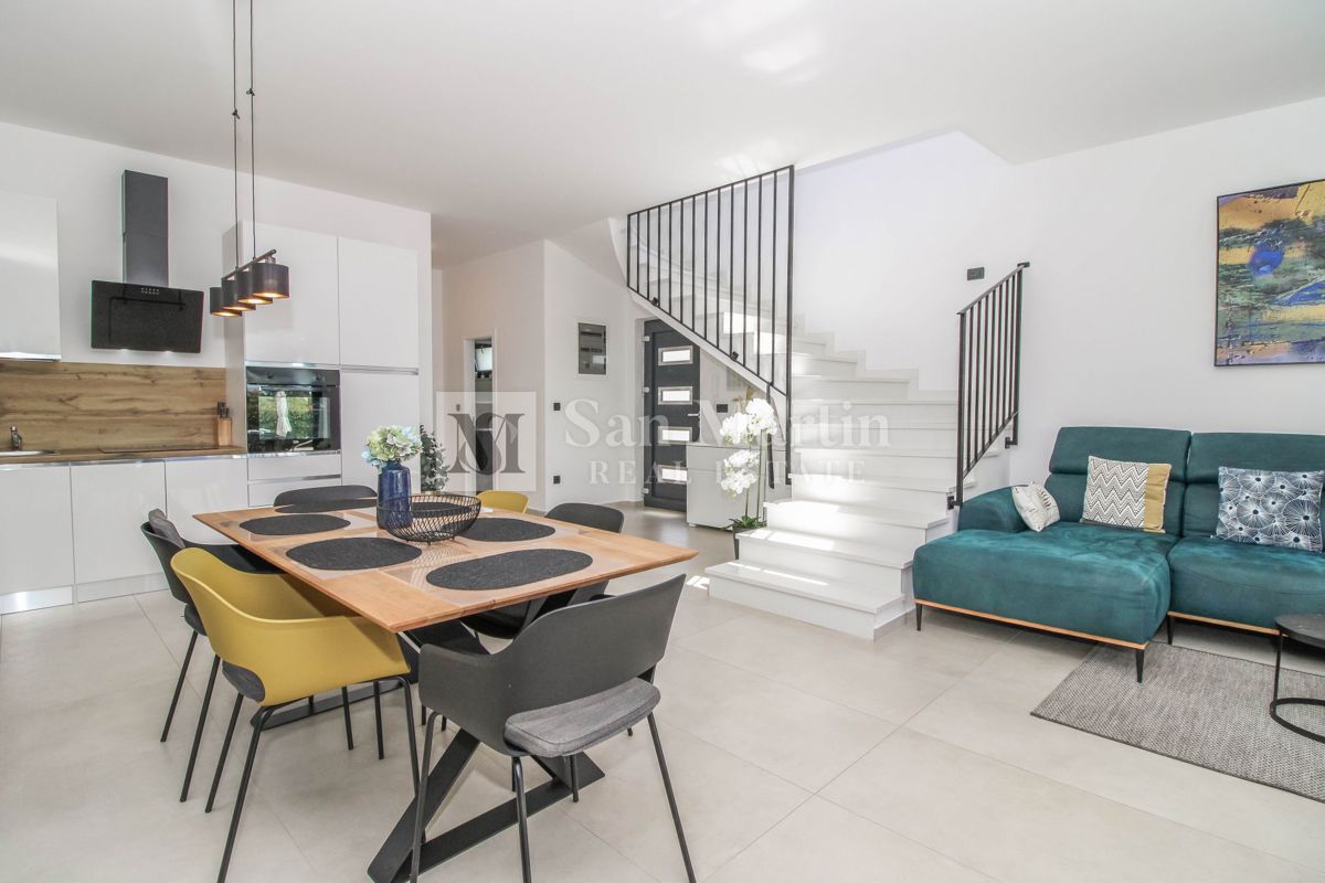 PARENZO, Nuova casa moderna con piscina