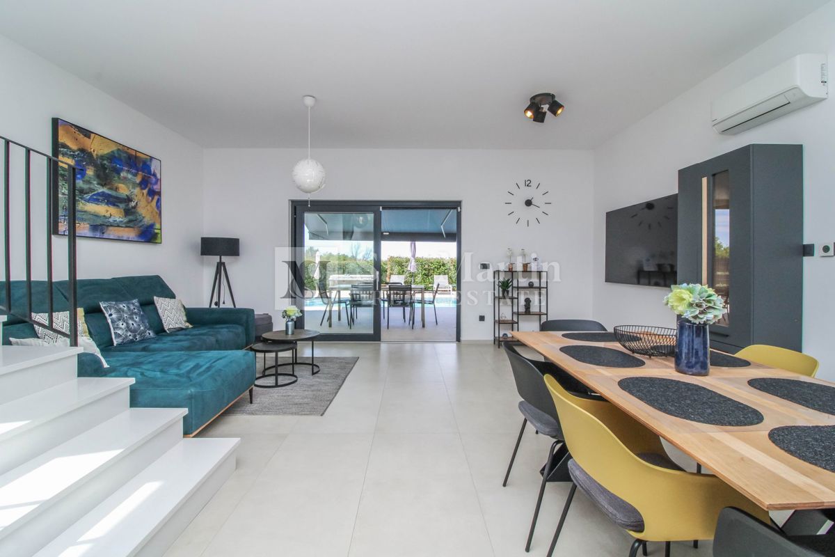 PARENZO, Nuova casa moderna con piscina